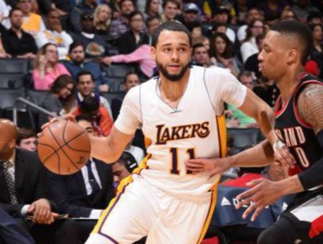 伦纳德32+12攻防两端立功，12次罚球全中创个人新高（伦纳德攻守俱佳轰32分12板，罚球12罚12中创生涯新高）