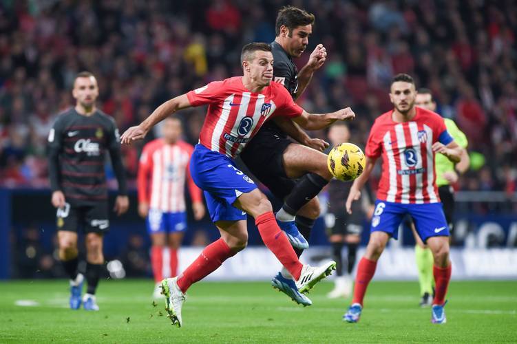 网友爆料昨夜宁波vs吉林赛中，宁波男篮替补席观看电竞直播（网传宁波vs吉林比赛期间，宁波男篮替补席在观看电竞直播）