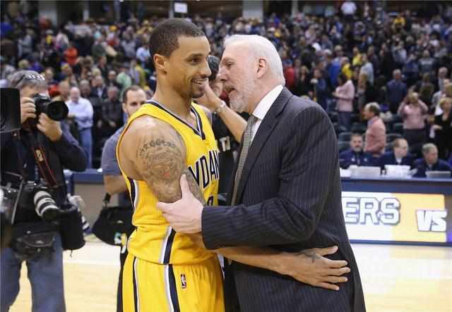 灰熊主帅：莫兰特扭伤了脚踝&需要重新评估，希望伤势并不严重（灰熊主帅称莫兰特脚踝扭伤需进一步评估，盼伤势不重）