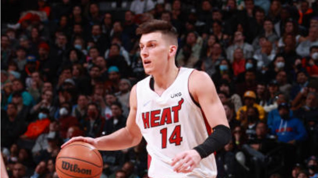 每体：巴萨有意左后卫索萨，想用桑托斯欠的290万欧锁定交易（每体：巴萨相中左后卫索萨，拟用桑托斯拖欠的290万欧敲定交易）