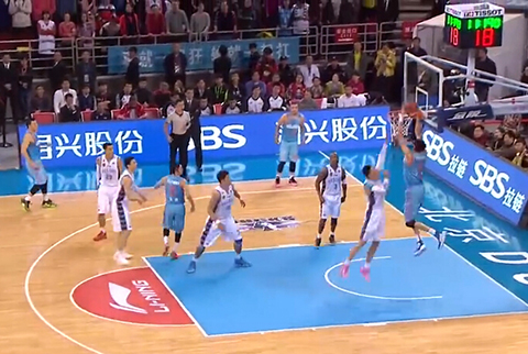 维维亚诺：孔蒂总是在抱怨，从来没有什么能让他满意（维维亚诺：孔蒂总爱抱怨，从未有任何事能让他满意）