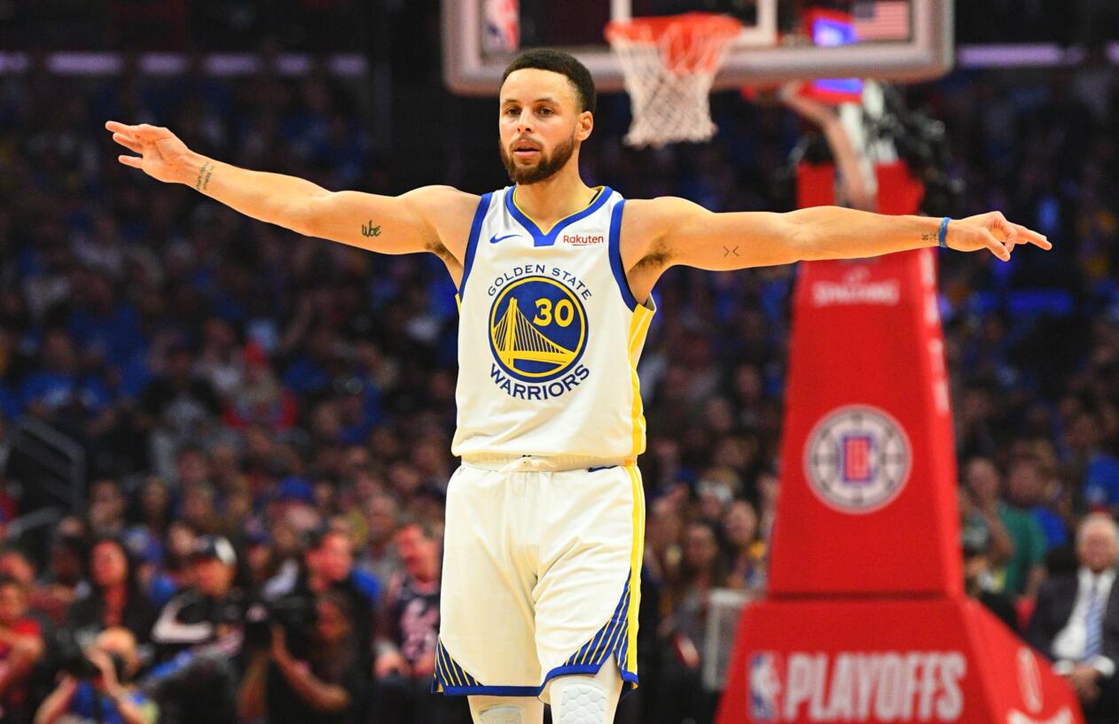 对球迷的嘘声竖大拇指，林德洛夫：如果他们生气，我表示道歉（面对嘘声竖拇指，林德洛夫：若让球迷生气，我表示歉意）