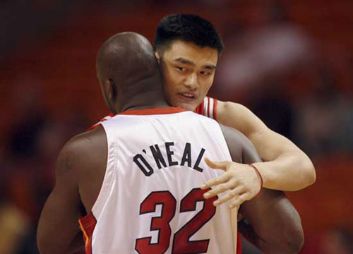 中国乒乓球队在关键战中被法国新星勒布伦逆转，展现技术与心理博弈，国乒面临严峻挑战。（关键一役，国乒遭法国新星勒布伦逆转：技战术与心理博弈凸显，挑战空前严峻）