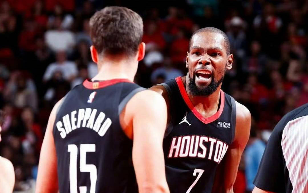 吾米提江：看到冠军奖杯，还是觉得一点也不累、一切都值得（吾米提江：冠军奖杯在手，再多辛苦也值了）