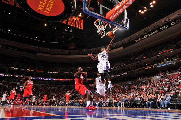 这是真能蹦！小马丁神兵天降压哨补篮得分（弹跳炸裂！小马丁空降压哨补篮命中）