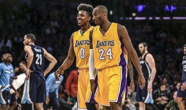 中央海岸水手vs奥克兰FC首发：西奥菲勒斯、罗杰森出战（中央海岸水手迎战奥克兰FC首发出炉：西奥菲勒斯、罗杰森先发登场）