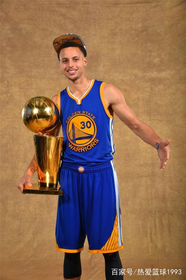 女排世联决赛对阵出炉！巴西3-2逆转日本，与意大利争夺冠军（世联女排决赛对阵确定：巴西3-2逆转日本，将与意大利争冠）