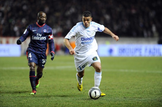 王鹤棣见老师落泪后调皮盖帽（老师落泪后，王鹤棣顽皮来个盖帽）