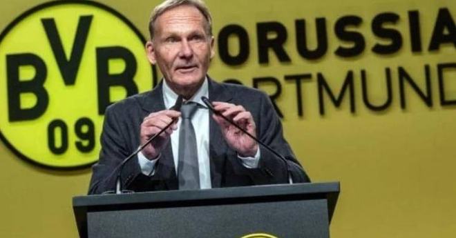 波兰主帅：要帮扎莱夫斯基找回状态；我觉得莱万还没决定未来（波兰主帅：力助扎莱夫斯基重拾状态；称莱万未来尚未确定）