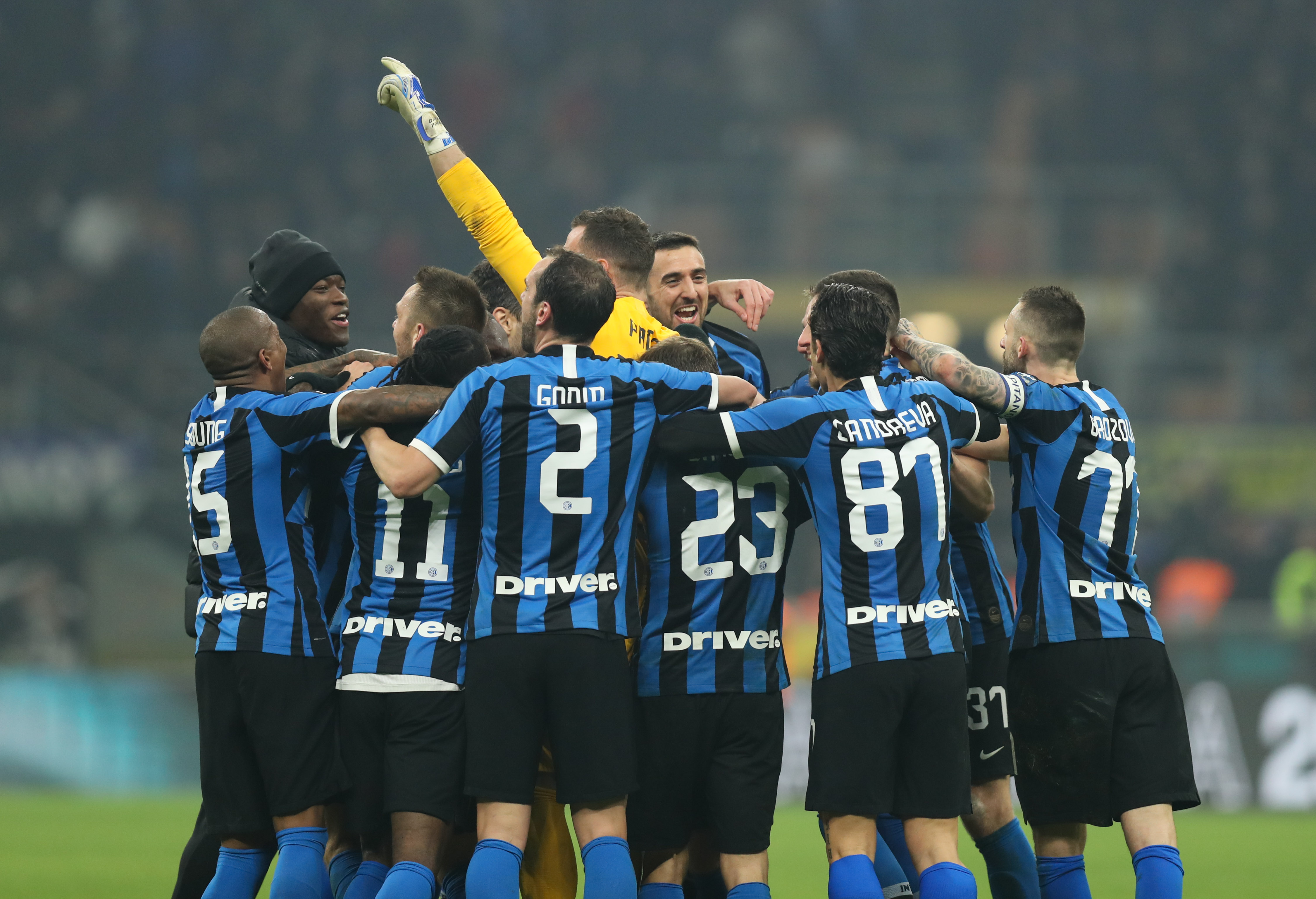 世俱杯金靴赔率：迪马利亚淘汰仍第1 凯恩紧咬（世俱杯金靴赔率更新：迪马利亚出局仍领跑，凯恩紧追不舍）