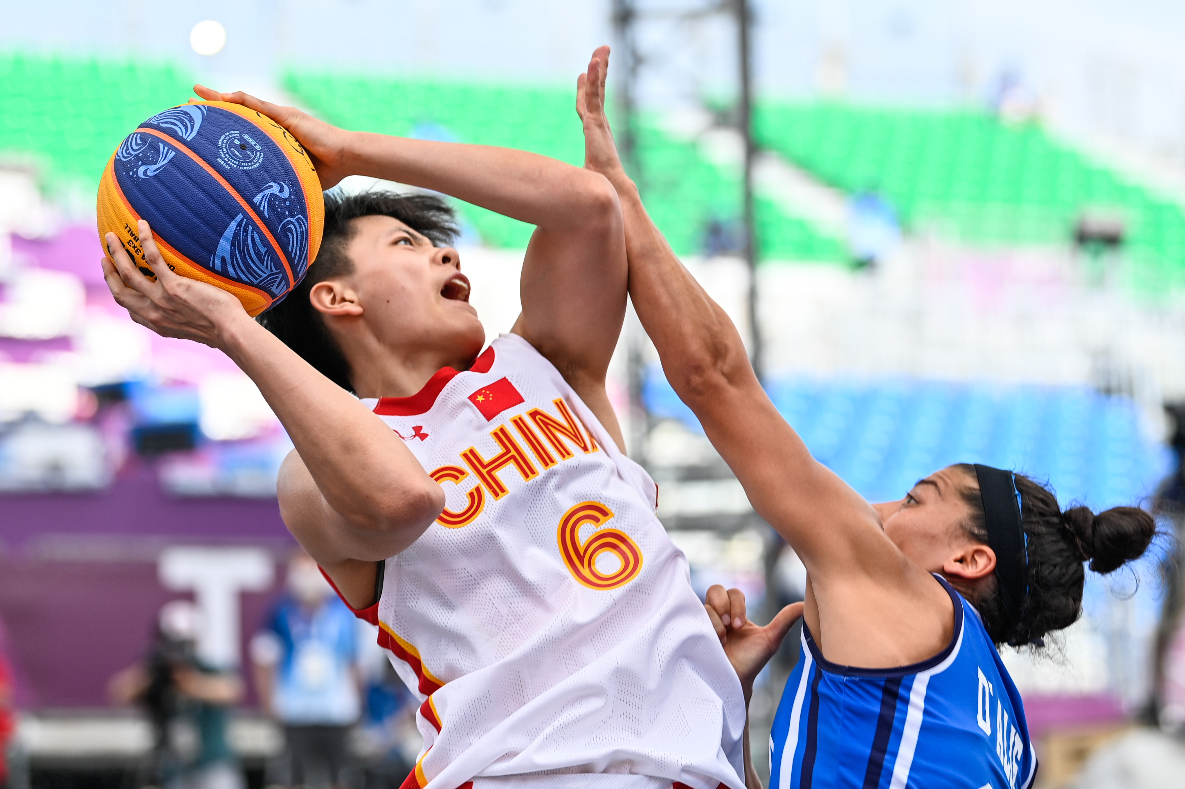 巴萨副主席：当前票价确实偏高；正为梅西准备他值得的致敬（巴萨副主席承认票价过高：正筹备对梅西的应有致敬）