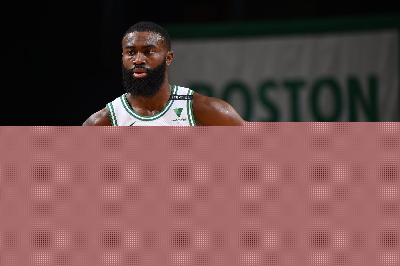 媒体人：不解老弗爷为何这么能忍维尼修斯，他对C罗都没这样（媒体人质疑：弗洛伦蒂诺为何对维尼修斯格外宽容，连对C罗都未如此）