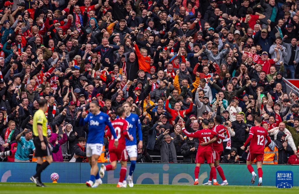 记者：纽卡正密切关注莱斯特城外租球员哈努斯，水晶宫也有意（记者：纽卡持续关注莱斯特城外租小将哈努斯，水晶宫同样有意）