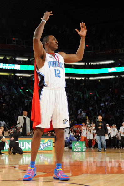 西甲战报：巴雷内切亚半场吊射建功，皇家社会3-1十人奥萨苏纳（西甲简报：巴雷内切亚半场挑射破门，皇家社会3-1力克十人奥萨苏纳）