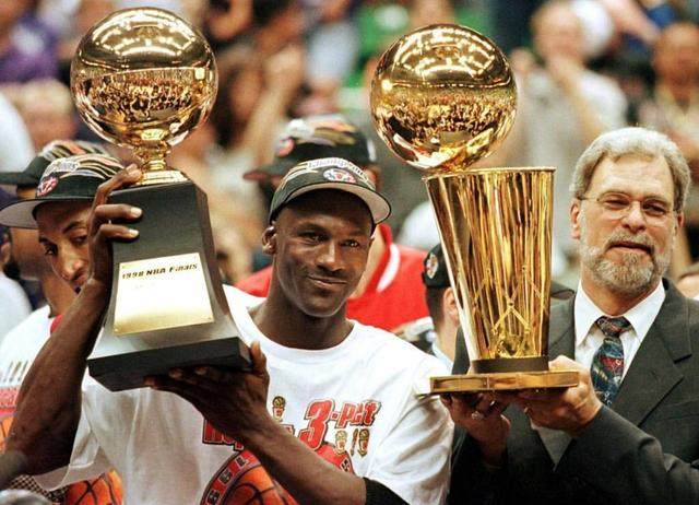 亚马尔：不会去想我是西班牙足球的新旗帜；目前没感到过压力（亚马尔：不认为自己是西班牙足坛新旗手，当下并无压力）