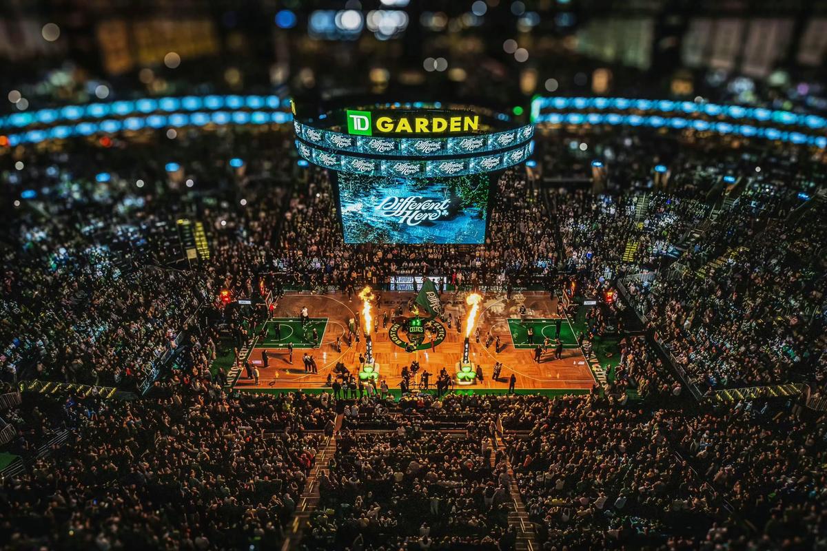 状态火热！深圳小外援史密斯上半场13分钟轰下21分（手感爆棚！深圳小外援史密斯仅用13分钟上半场斩获21分）