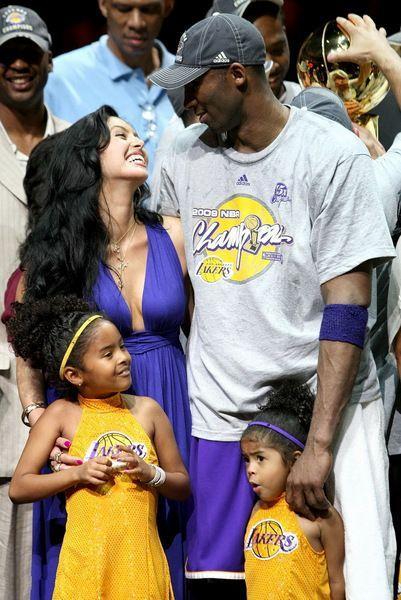 库里谈穿克莱球鞋：没什么特别含义，我有几双码数也正好所以就穿了（库里回应穿克莱战靴：无深意，尺码合适就上脚）