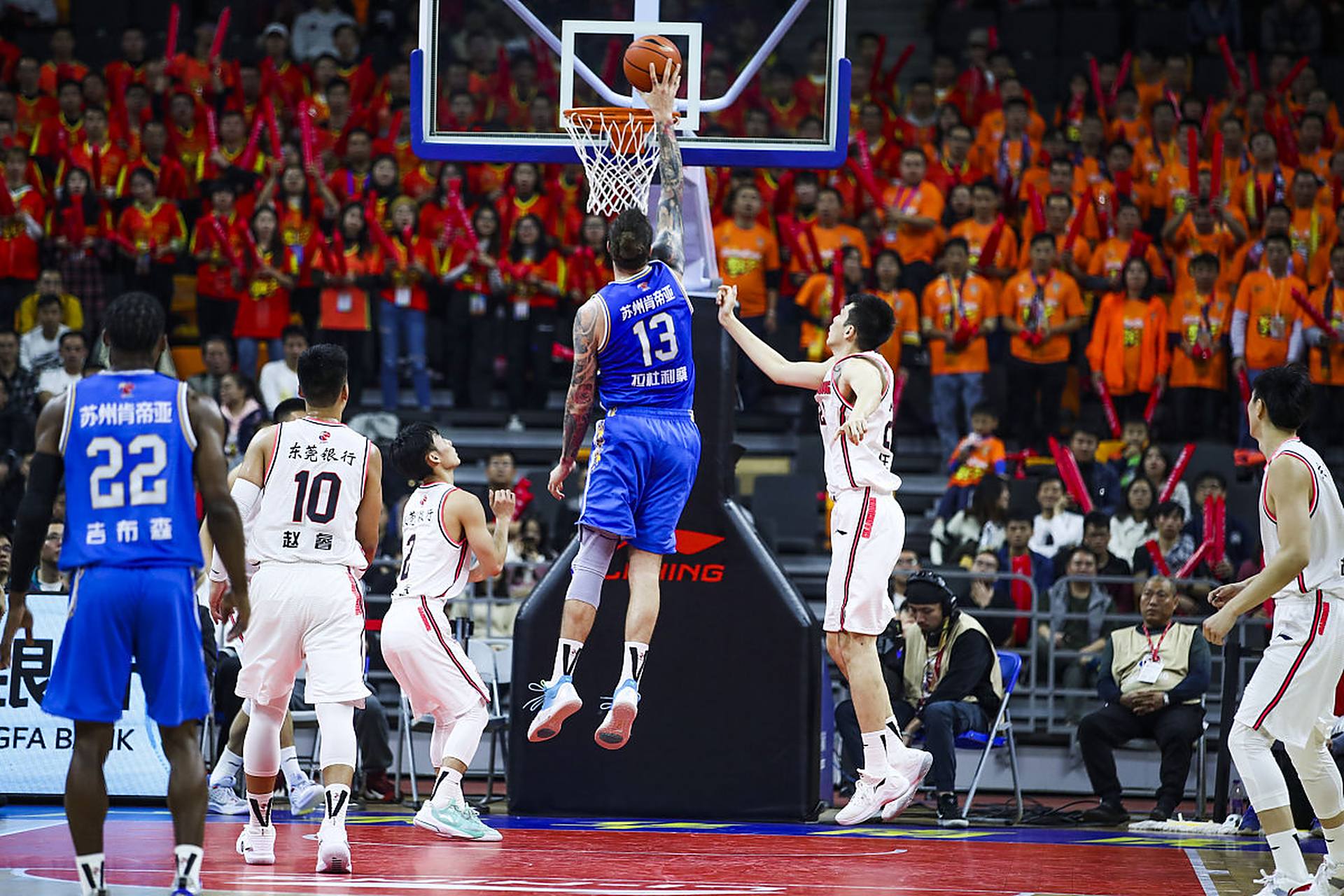 哈登正负值-39创生涯新低！快船大败热火，小卡36分7篮板难止五连败（热火轻取快船送其五连败：哈登正负值-39创生涯新低，小卡36分7板难救主）