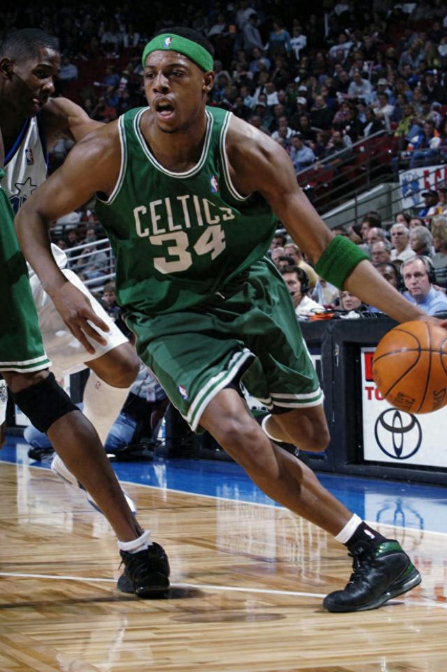 阮奇龙庆祝冲超：美好的一个赛季，一起期待2026新的挑战（阮奇龙庆贺升超：美妙赛季收官，携手期待2026年新挑战）