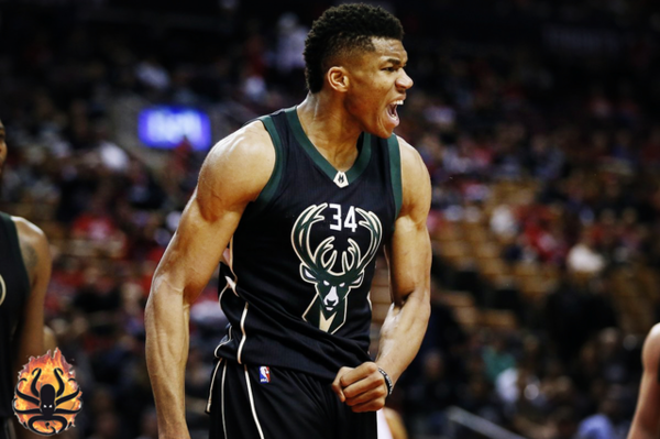 福克斯强突多特对抗后差点丢球&裁判吹多特犯规 雷霆挑战但失败（福克斯突破与多特对抗险酿失误，裁判判罚多特犯规，雷霆挑战失败）