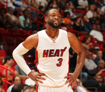 如入无人之境！郭昊文假动作晃开协防人 梯云纵双手脆扣潇洒飘逸（无人可挡！郭昊文假动作甩开协防，凌空双手暴扣，潇洒飘逸）