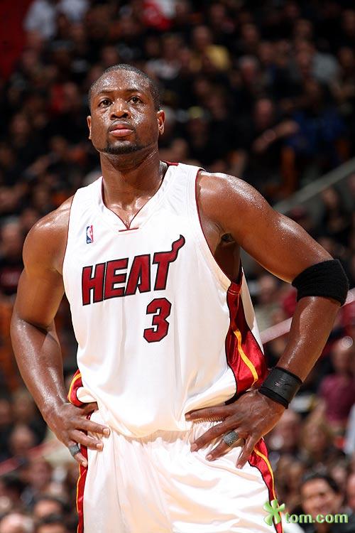 想让B费离队？跟队：曼联坚称已明确他是球队未来计划的核心（辟谣B费离队传闻：曼联重申他是未来建队核心）