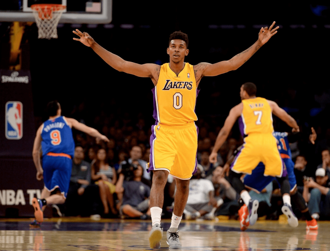 日媒：J2甲府风林45岁后卫山本英臣出轨球队死忠球迷妻子（日媒称：J2甲府风林45岁后卫山本英臣被指与球队铁粉之妻关系不当）