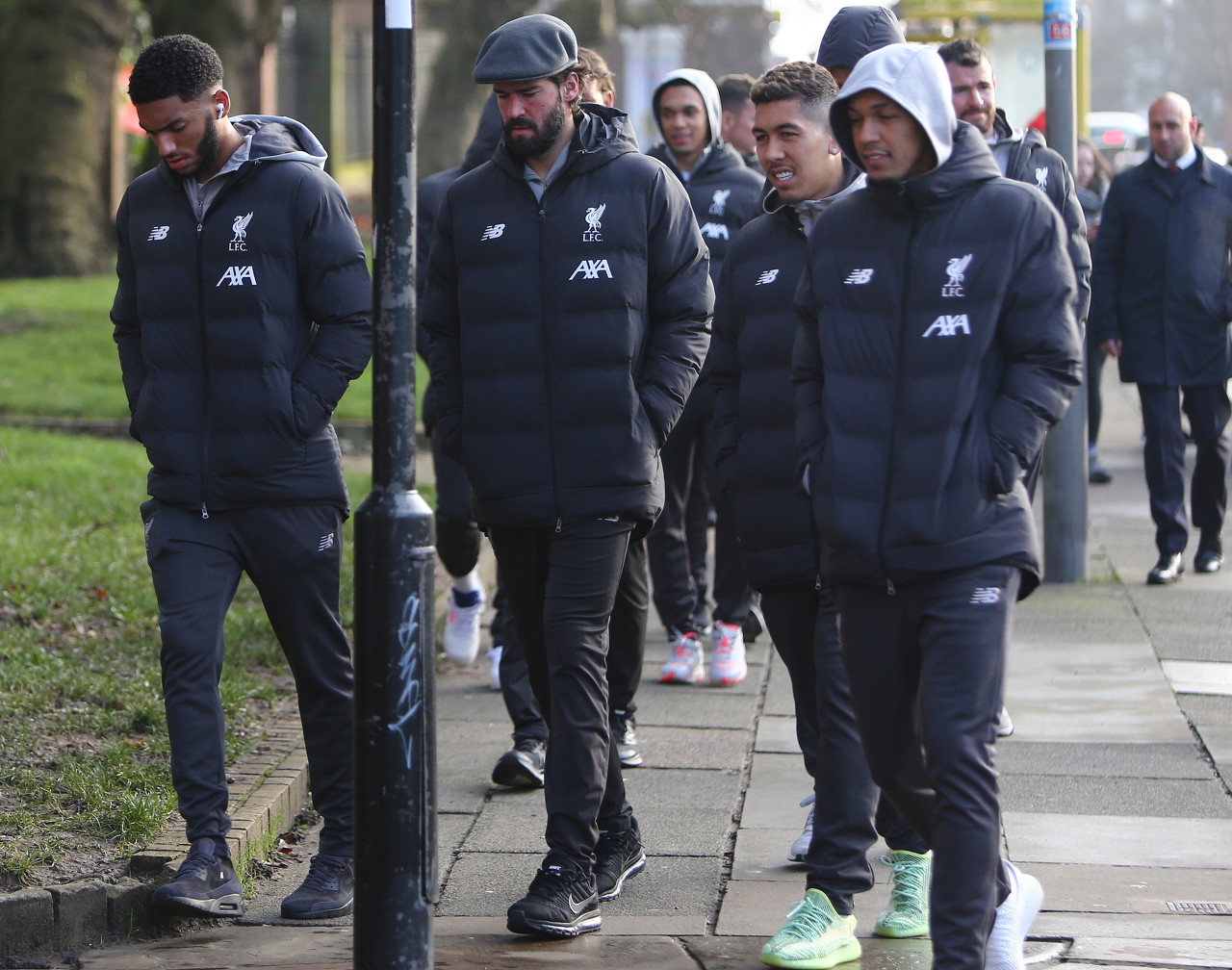 几乎零角度都能进，这准度离谱（零角度也能命中，精准度逆天）