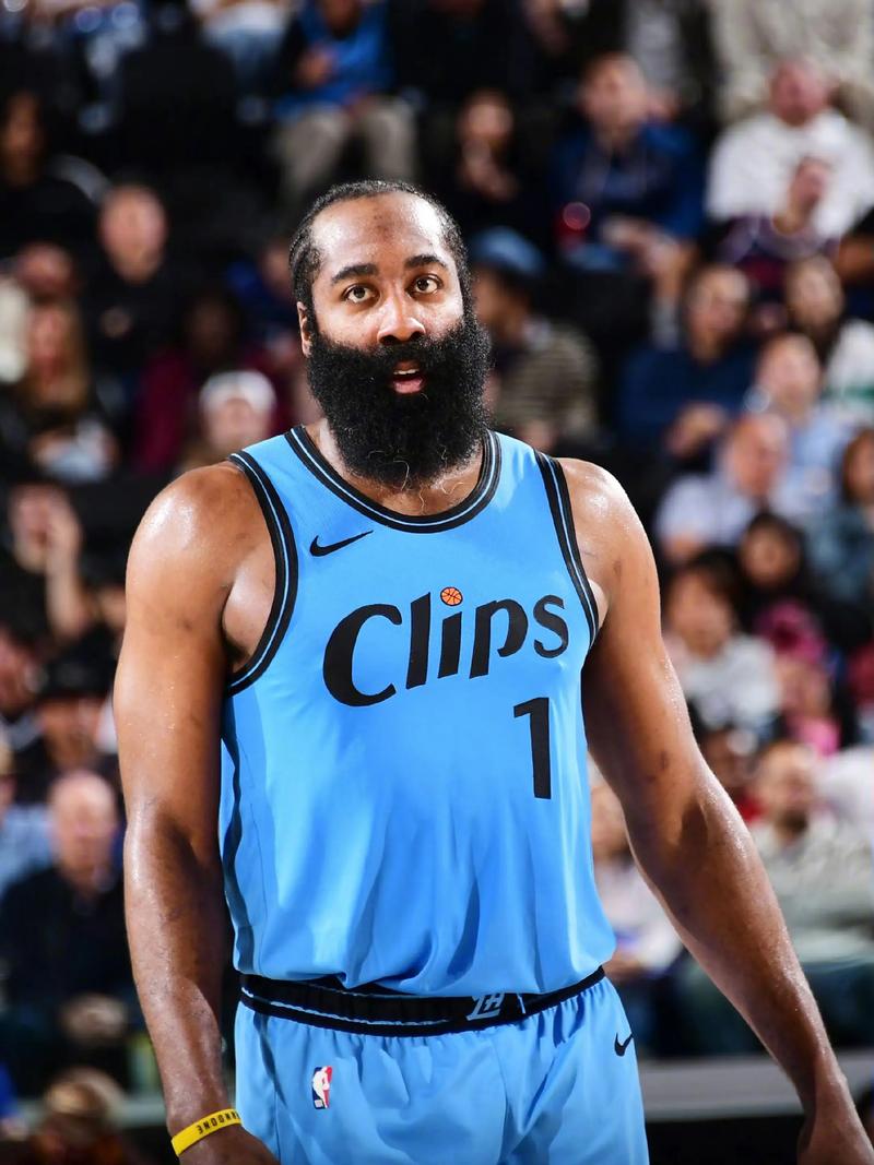 二象性，海港去年进96球刷中超纪录，今年丢44球刷冠军队纪录（海港两面性：去年96球创中超纪录，今年失44球成冠军队失球最多）