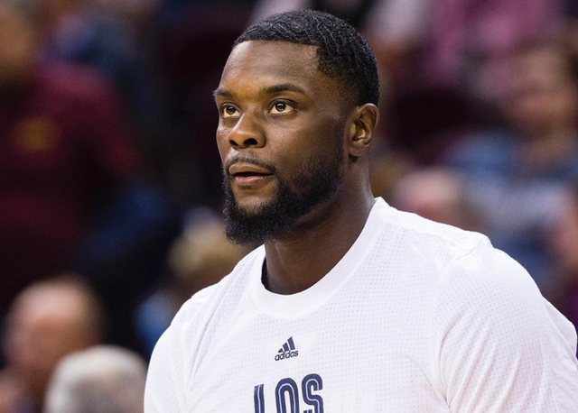 15年前的存货？库里赛前热身穿的是他2010年的Hyperdunk PE（库里赛前热身穿回2010年Hyperdunk PE，15年老鞋重出江湖）