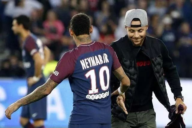 图片报：瓜帅对埃切韦里的情况不满，球员冬窗可能被租回河床（图片报：瓜迪奥拉不满埃切韦里现状，冬窗或将其租回河床）